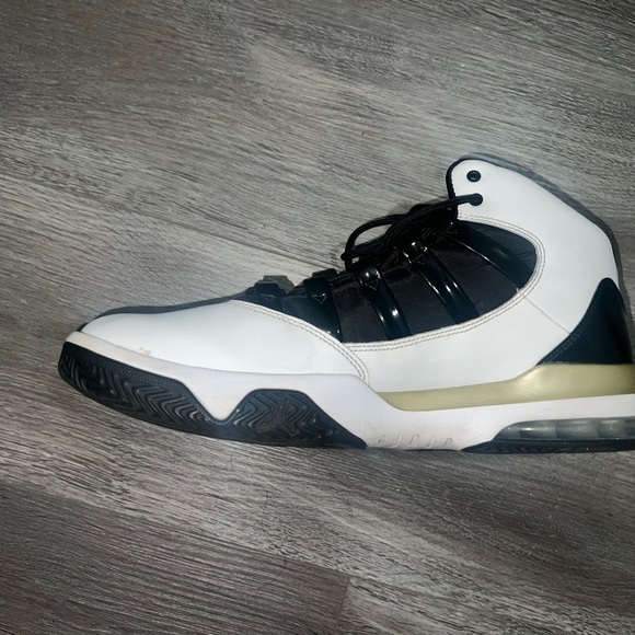 Air Jordan 12 - Picture 3 of 4